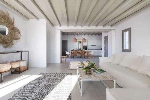 Rising Sun Villa with Sea View & Mini Pool, near Naousa in מולוס פראו