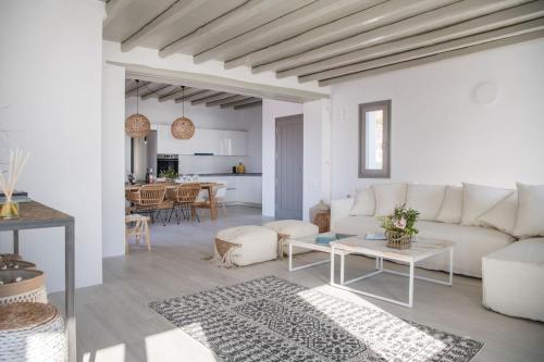 Rising Sun Villa with Sea View & Mini Pool, near Naousa in מולוס פראו