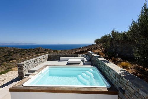 Rising Sun Villa with Sea View & Mini Pool, near Naousa in מולוס פראו