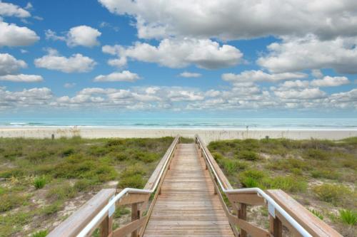 Sandy Feet Retreat 4 Oceanview Balconies Pets Ok in Jacksonville Beach, USA