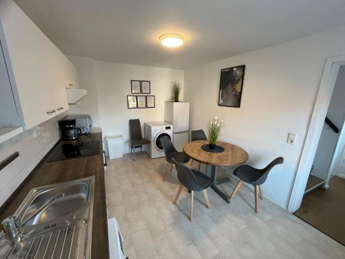 Geräumige 2-Zimmer Monteurunterkunft mit Garten und überdachter Terrasse in Kiel, Deutschland