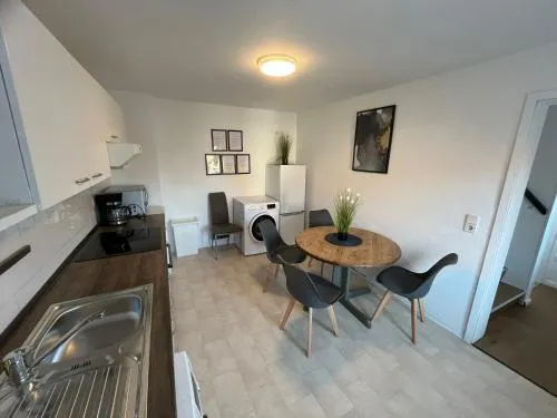 Geräumige 2-Zimmer Monteurunterkunft mit Garten und überdachter Terrasse in Kiel, Deutschland