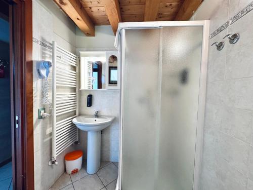 Double Room with Balcony and Lake View