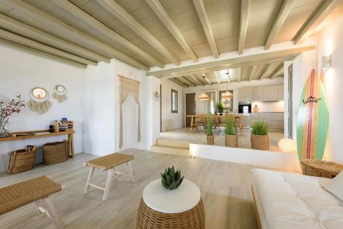 Rising Moon Villa with Sea View & Mini Pool near Naousa in מולוס פראו