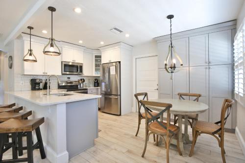 Copacabana Boaters Dream Home – Anna Maria, FL