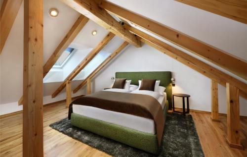 One-Bedroom Deluxe Apartment