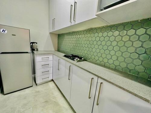 Central Bachelor Apartment - Sea Point - Tap to explore photos