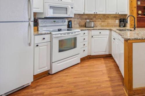 Beautiful Lofted Condo, Centrally Located in Gatlinburg, USA