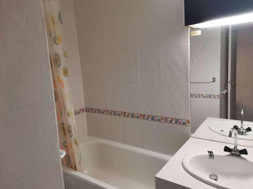 Studio 4 pers, pied des pistes, cuisine équipée, balcon sud - FR-1-404-92, La Mongie (foto 7)