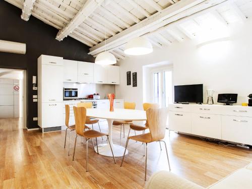 Spanish Steps Luxury Penthouse - image 3