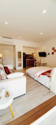 Double Room with Spa Bath image 10
