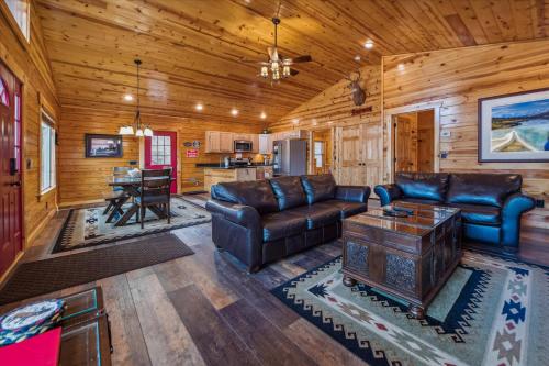 Great Getaway - Any Time Of Year! in Gatlinburg, USA