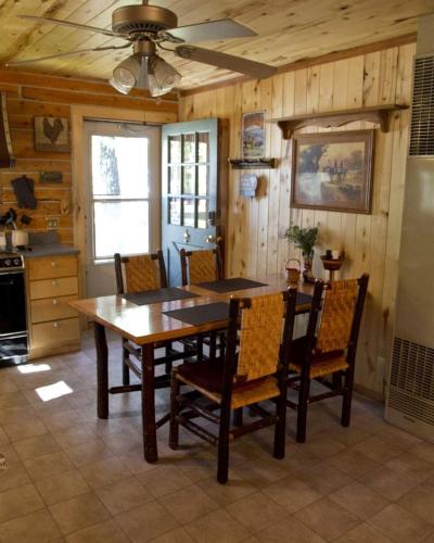 Tranquil Two Bedroom Cabin in Riverside, Wyoming in Saratoga (WY)