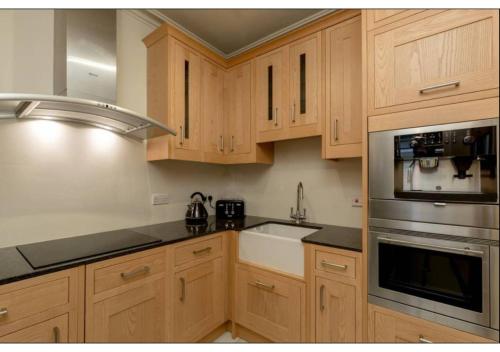 JOIVY Boutique Apt with Patio in New Town, Edinburgh (Foto 8)