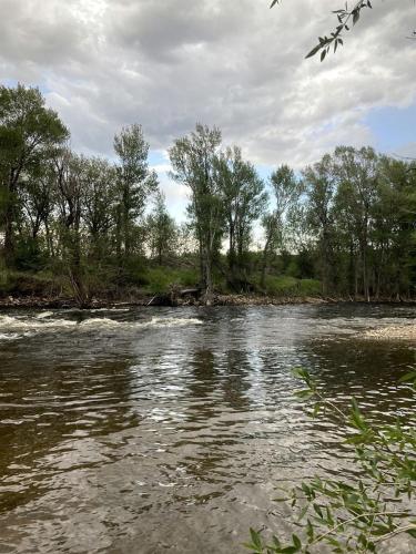 Tranquil Two Bedroom Cabin in Riverside, Wyoming in Saratoga (WY)