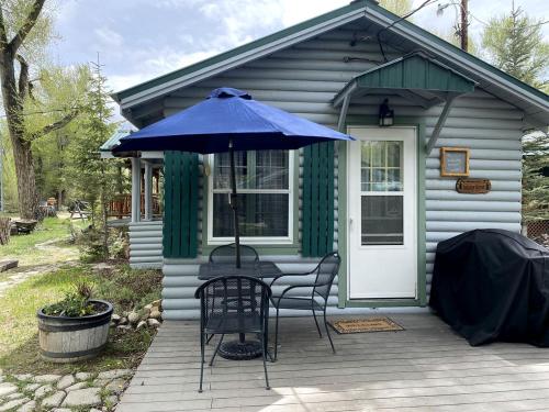 Tiny Cabin Perfect an Individual Escape with BBQ in Riverside, Wyoming in Saratoga (WY)