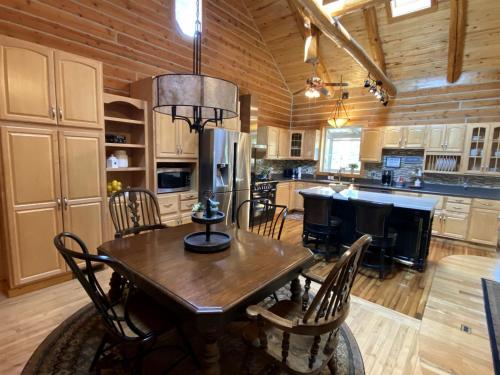 Beautiful Cabin Comfortable for Groups in Riverside, Wyoming in Saratoga (WY)