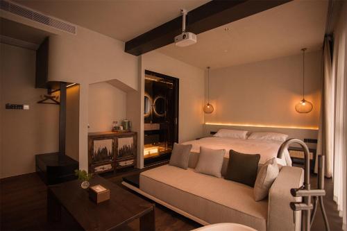Superior Double Room image 8