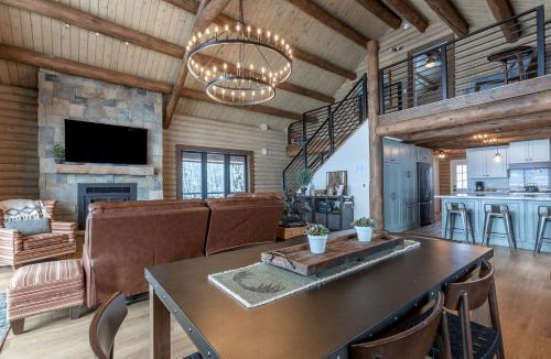 Magnificent Cabin with Spa and Luxurious Interior in Wyoming in Alpine Northeast (WY)