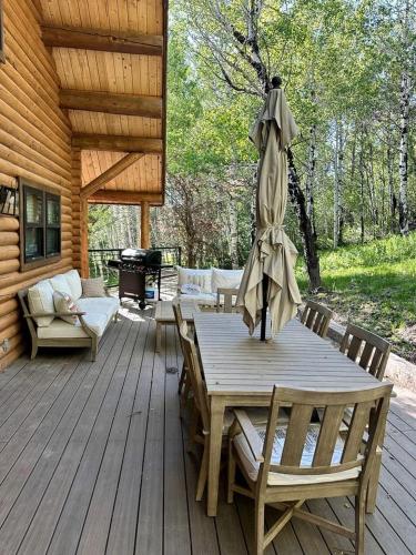 Magnificent Cabin with Spa and Luxurious Interior in Wyoming in Alpine Northeast (WY)