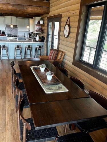 Magnificent Cabin with Spa and Luxurious Interior in Wyoming in Alpine Northeast (WY)