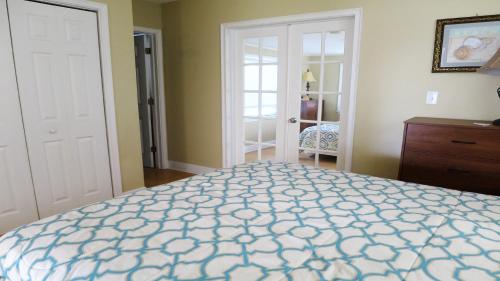Steps From Beach! Grill - Wifi - By Loverentals in Holmes Beach, USA