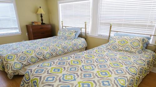 Steps From Beach! Grill - Wifi - By Loverentals in Holmes Beach, USA