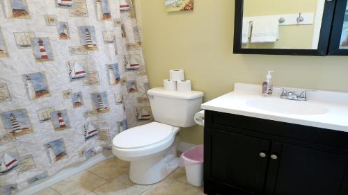 Steps From Beach! Grill - Wifi - By Loverentals in Holmes Beach, USA