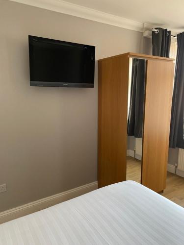 Autumn House - image 3