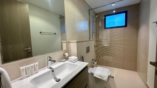 Serene Green Escape and Stunning Views in DAMAC Hills 1 by Bhavan Vacation Homes, Dubái (foto 4)