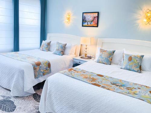 2 queen beds