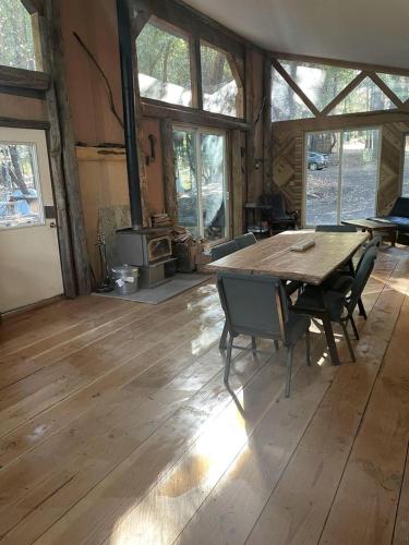 Charming Cabin for Sierra Nevada Getaways Charming Cabin for Sierra Nevada Getaways