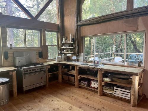 Charming Cabin for Sierra Nevada Getaways Charming Cabin for Sierra Nevada Getaways