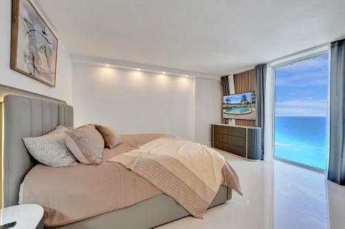 Luxury Beachfront Apartments 4001 S Ocean Dr thumb 2