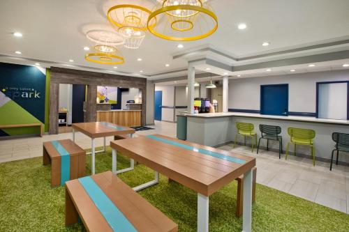 อาหารและเครื่องดื่ม, Spark by Hilton Walker Grand Rapids North in แกรนด์แรพิดส์ (MI)