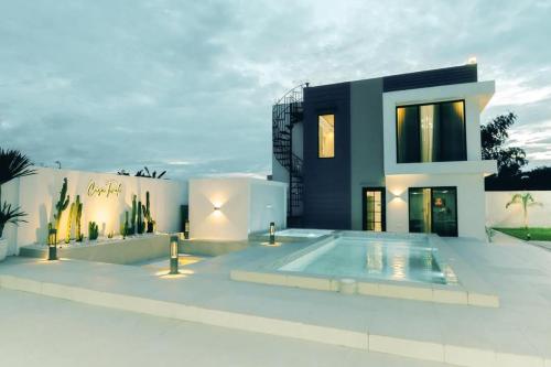 Casa Tivoli – khách sạn tại Dau