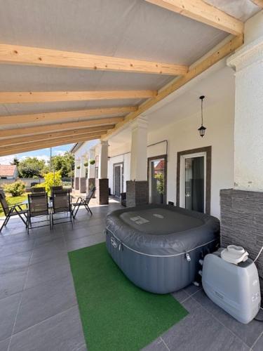 ระเบียง/ชานเรือน, Mamó Vendégháza (Mamo Vendeghaza) in โปรอสซโล่