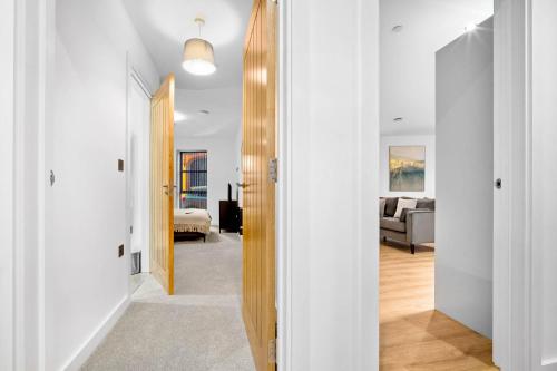 Stylish New 2-Bed Apartment in JQ, Birmingham (photo 8)