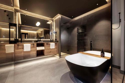 حمام, Grand Tirolia Kitzbühel - Member of Hommage Luxury Hotels Collection (Grand Tirolia Kitzbuhel - Member of Hommage Luxury Hotels Collection) in كيتزبول