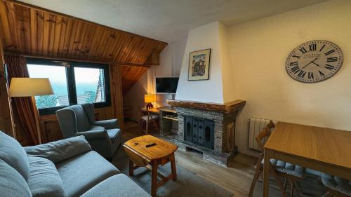 Apartamento montaña con piscina y zona deportiva. (Apartamento montana con piscina y zona deportiva.) in Alcala De La Selva