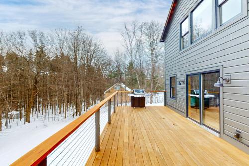 Camp Ridgewood Home and Cottage in Bolton Landing (NY)