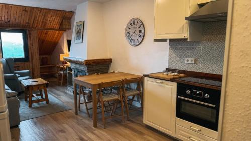 Krogs/atpūtas telpa, Apartamento montaña con piscina y zona deportiva. (Apartamento montana con piscina y zona deportiva.) in Alcala De La Selva