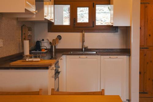 Apartamento montaña con piscina y zona deportiva. (Apartamento montana con piscina y zona deportiva.) in Alcala De La Selva