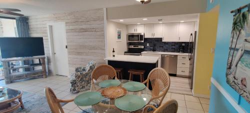 Beachfront Condo on Coco Plum Beach in Key Colony Beach, USA
