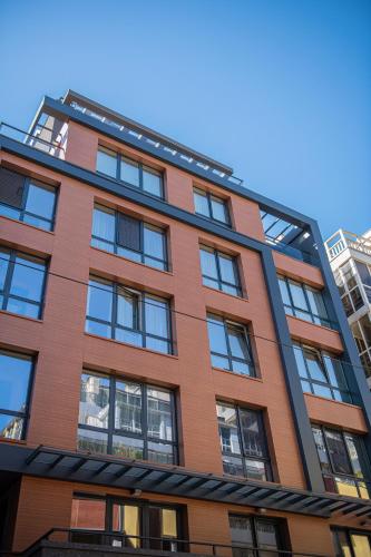 Madrid: A modern 2-bedroom apartment with parking, Sofia