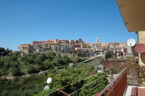 Three Bedroom Apartment with Sea View image 7