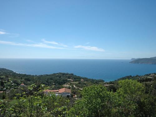 Three Bedroom Apartment with Sea View image 8