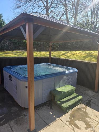 Bahçe, Petite retreat in Templepatrick