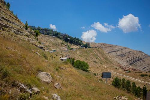 Tangerino - 3 BR Prime Location in Kfardebian