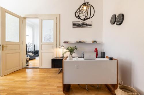 Spacious 3BR Apartment in Lesser Town by EasyBNB Premium, Praga (foto 5)